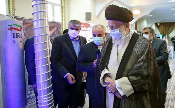 رهبر انقلاب از نمایشگاه دستاوردهای صنعت هستهای بازدید کردند رهبر انقلاب از نمایشگاه دستاوردهای صنعت هستهای بازدید کردند