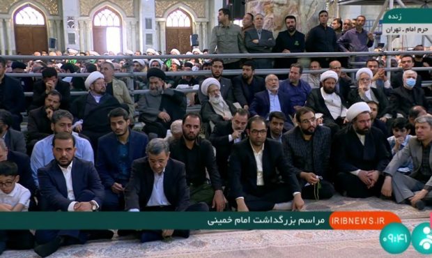 حضور محمود احمدی نژاد در حرم امام خمینی(ره) حضور محمود احمدی نژاد در حرم امام خمینی(ره)