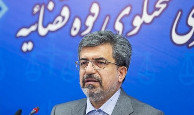 صدور قرار بازداشت برای ۱۰ فروشنده مشروبات تقلبی صدور قرار بازداشت برای ۱۰ فروشنده مشروبات تقلبی