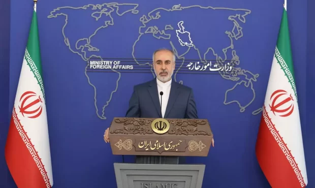 وزارت خارجه: شهروندان از سفر به فرانسه خودداری کنند وزارت خارجه: شهروندان از سفر به فرانسه خودداری کنند