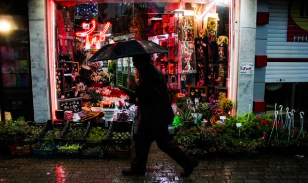 رگبار باران در شمال و جنوب کشور/ دمای هوای تهران به ۴۰ درجه میرسد رگبار باران در شمال و جنوب کشور/ دمای هوای تهران به ۴۰ درجه میرسد
