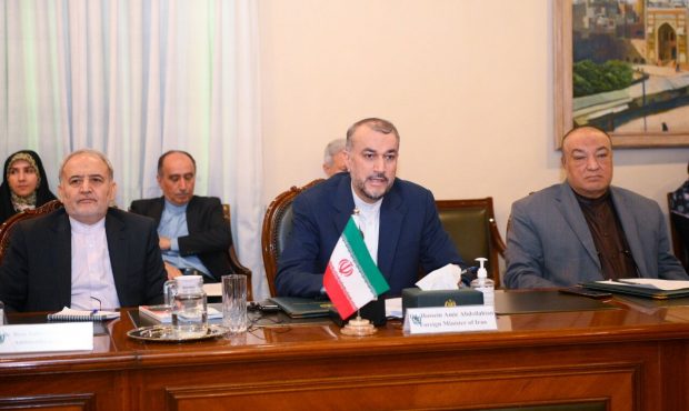 وزیرخارجه از هدفگذاری برای افزایش مبادلات ایران و پاکستان به ۵ میلیارد یورو خبر داد وزیرخارجه از هدفگذاری برای افزایش مبادلات ایران و پاکستان به ۵ میلیارد یورو خبر داد