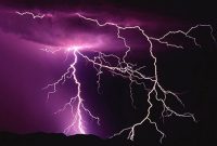 لحظه برخورد صاعقه به برج ساعت مکه