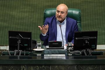 قالیباف از صندلی «شماره یک» پایین آمد +عکس قالیباف از صندلی «شماره یک» پایین آمد +عکس