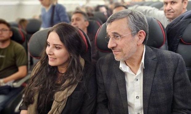عکس | احمدینژاد در هواپیما در حال سفر به گواتمالا عکس | احمدینژاد در هواپیما در حال سفر به گواتمالا