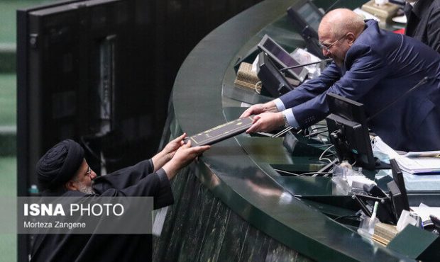 رئیس جمهور ۱۴ آذر لایحه بودجه را تقدیم مجلس میکند رئیس جمهور ۱۴ آذر لایحه بودجه را تقدیم مجلس میکند
