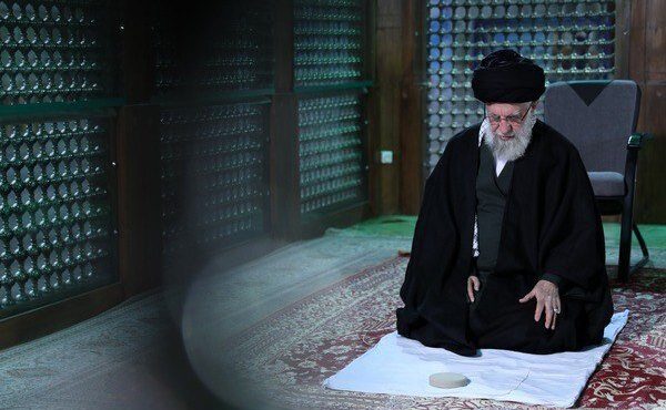رهبر معظم انقلاب در حرم مطهر امام خمینی(ره) حضور یافتند رهبر معظم انقلاب در حرم مطهر امام خمینی(ره) حضور یافتند