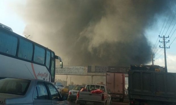 آتشسوزی انبار پلاستیک در خاورشهر آتشسوزی انبار پلاستیک در خاورشهر