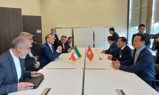 امیرعبداللهیان با همتای ویتنامی خود دیدار کرد امیرعبداللهیان با همتای ویتنامی خود دیدار کرد