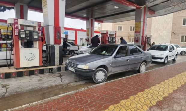 توزیع نزدیک به ۱۳۰ میلیون لیتر بنزین در روز دوم فروردینماه توزیع نزدیک به ۱۳۰ میلیون لیتر بنزین در روز دوم فروردینماه
