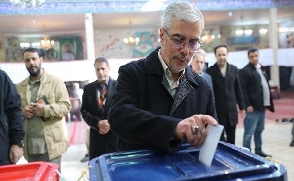 حضور در انتخابات نشان میدهند مردم پای آرمانهای خود ایستادهاند حضور در انتخابات نشان میدهند مردم پای آرمانهای خود ایستادهاند