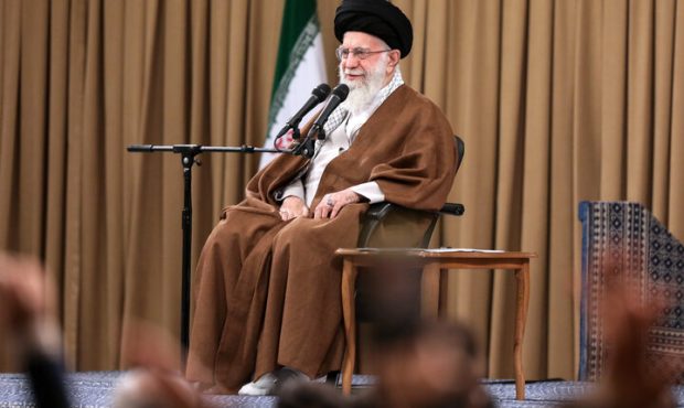 رهبر انقلاب: کارگر رکن جهش تولید است رهبر انقلاب: کارگر رکن جهش تولید است