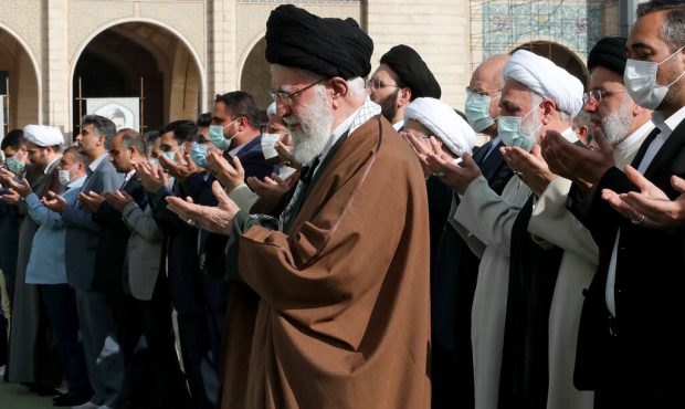 اقامه نماز عید فطر به امامت رهبر معظم انقلاب راس ساعت ۸ صبح اقامه نماز عید فطر به امامت رهبر معظم انقلاب راس ساعت ۸ صبح