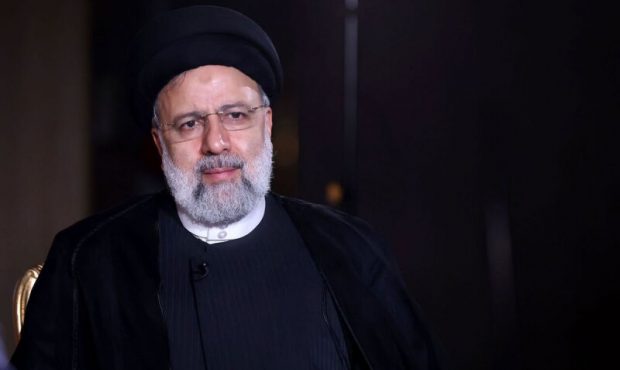 پیکر شهید رئیسی در حرم امام رضا آرام گرفت پیکر شهید رئیسی در حرم امام رضا آرام گرفت