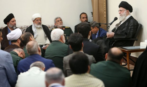 رهبر انقلاب: حرکت مدافعان حرم نقشه دشمنان را خنثی کرد رهبر انقلاب: حرکت مدافعان حرم نقشه دشمنان را خنثی کرد