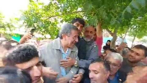 محمود احمدی نژاد در بازار تهران حضور یافت