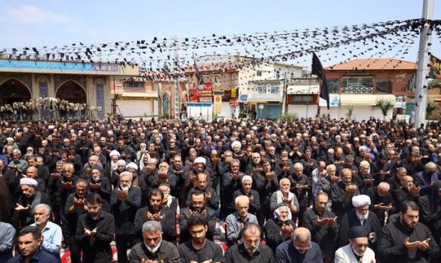 نماز ظهر عاشورا در سراسر کشور اقامه شد نماز ظهر عاشورا در سراسر کشور اقامه شد