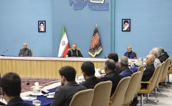 قول پزشکیان به جامعه کارگری برای مشارکت آنها در اقتصاد قول پزشکیان به جامعه کارگری برای مشارکت آنها در اقتصاد