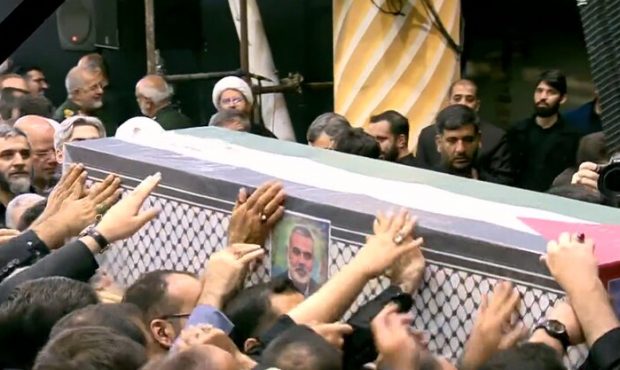 نماز رهبر انقلاب بر پیکر هنیه/ شهید القدس در قلب تهران تشییع شد نماز رهبر انقلاب بر پیکر هنیه/ شهید القدس در قلب تهران تشییع شد