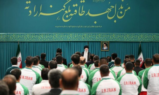 دیدار اعضای کاروانهای اعزامی به مسابقات پاریس با رهبر انقلاب دیدار اعضای کاروانهای اعزامی به مسابقات پاریس با رهبر انقلاب