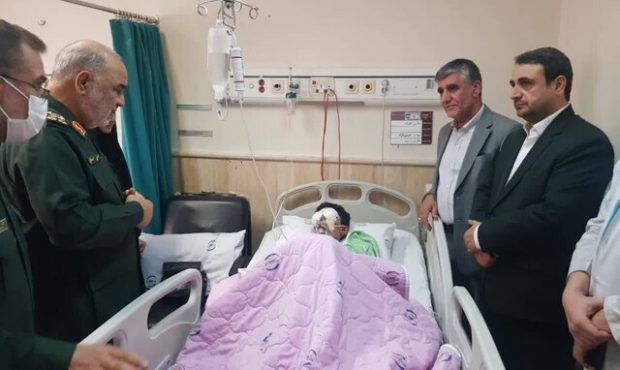 سرلشکر سلامی از مجروحان حمله تروریستی لبنان عیادت کرد سرلشکر سلامی از مجروحان حمله تروریستی لبنان عیادت کرد