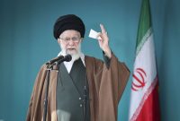رهبر انقلاب اسلامی به نماز جمعه میآیند رهبر انقلاب اسلامی به نماز جمعه میآیند