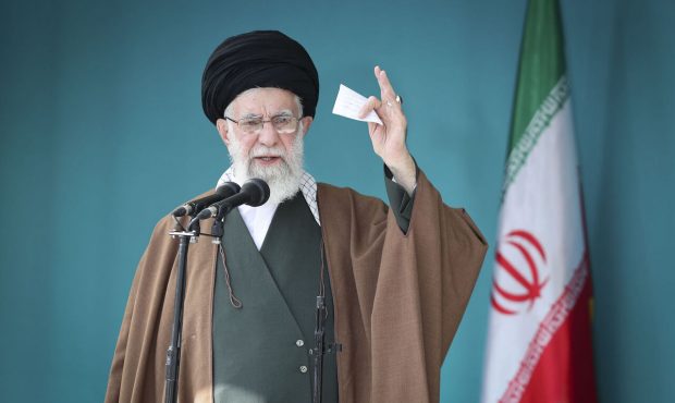 رهبر انقلاب اسلامی به نماز جمعه میآیند رهبر انقلاب اسلامی به نماز جمعه میآیند