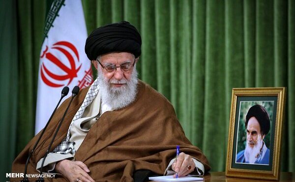 تجلیل رهبر انقلاب از پایبندی و استقامت دختر حضرت امام به خط امام تجلیل رهبر انقلاب از پایبندی و استقامت دختر حضرت امام به خط امام