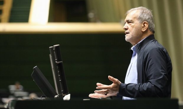 پزشکیان: تا ۲۴ میلیون درآمد معاف از مالیات هستند پزشکیان: تا ۲۴ میلیون درآمد معاف از مالیات هستند