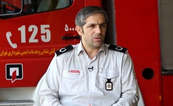 حادثه در پله برقی پل عابر برای یک نوجوان در بزرگراه محلاتی تهران حادثه در پله برقی پل عابر برای یک نوجوان در بزرگراه محلاتی تهران