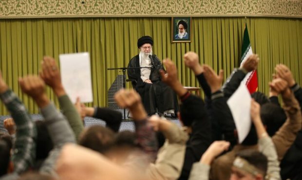رهبر انقلاب: آمریکا و اسرائیل قطعاً پاسخ دندانشکنی خواهند گرفت رهبر انقلاب: آمریکا و اسرائیل قطعاً پاسخ دندانشکنی خواهند گرفت