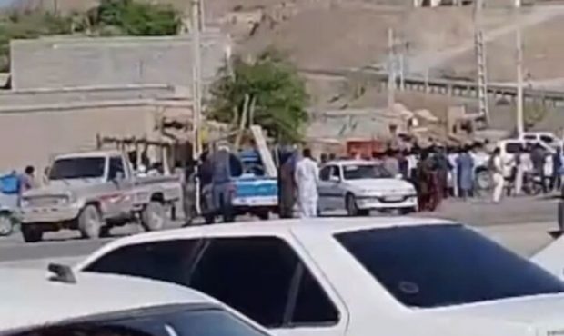 اصابت تیر به ۳ شهروند در اثر تیراندازی تروریستها اصابت تیر به ۳ شهروند در اثر تیراندازی تروریستها
