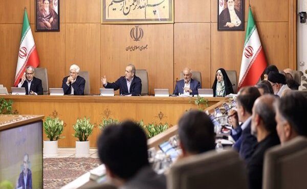 پزشکیان: رفع فیلترینگ به معنای رها کردن فضای مجازی نیست پزشکیان: رفع فیلترینگ به معنای رها کردن فضای مجازی نیست