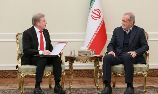 پزشکیان: عزم دولت ایران برای تکمیل راهگذر شمال-جنوب، جدی است پزشکیان: عزم دولت ایران برای تکمیل راهگذر شمال-جنوب، جدی است