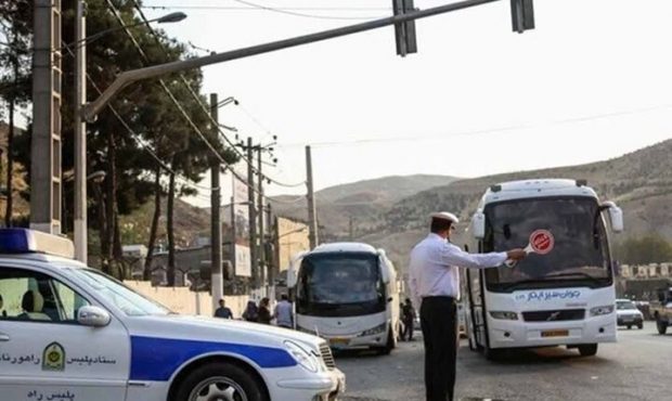 دست رد مامور وظیفه شناس پلیس راه هرمزگان به رشوه پیشنهادی راننده خاطی دست رد مامور وظیفه شناس پلیس راه هرمزگان به رشوه پیشنهادی راننده خاطی