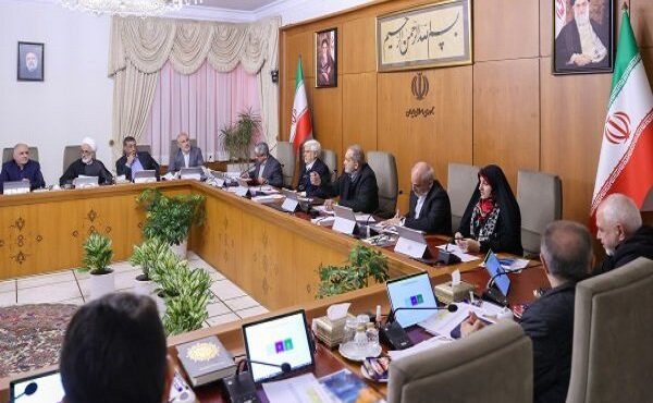 تأکید پزشکیان بر تسریع شناسایی مبادی خروج فرآوردههای نفتی تأکید پزشکیان بر تسریع شناسایی مبادی خروج فرآوردههای نفتی