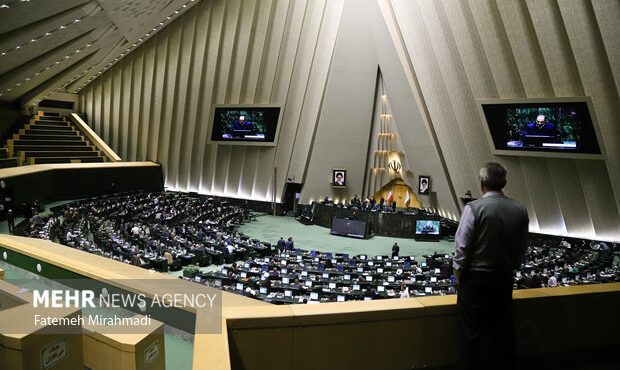 دریافت هدایای شخصی توسط شهرداران ممنوع شد دریافت هدایای شخصی توسط شهرداران ممنوع شد