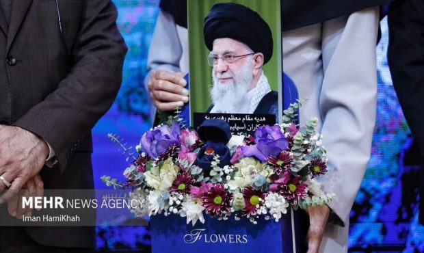 مزایده انگشتر اهدایی مقام معظم رهبری برای آزادی زندانیان مزایده انگشتر اهدایی مقام معظم رهبری برای آزادی زندانیان
