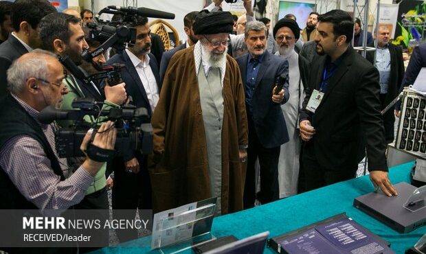 رهبر انقلاب از نمایشگاه تازهترین دستاوردها و توانمندیهای بخش خصوصی بازدید کردند رهبر انقلاب از نمایشگاه تازهترین دستاوردها و توانمندیهای بخش خصوصی بازدید کردند