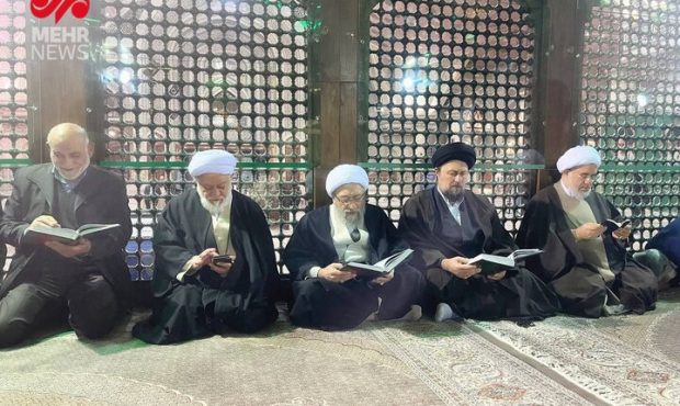 تجدید میثاق رئیس و جمعی از اعضای مجمع تشخیص مصلحت نظام با آرمانهای امام(ره) تجدید میثاق رئیس و جمعی از اعضای مجمع تشخیص مصلحت نظام با آرمانهای امام(ره)