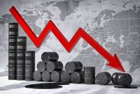 سقوط قیمت نفت به کمترین میزان ۴ سال گذشته