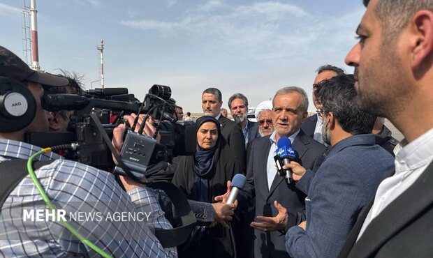 پزشکیان وارد بندر عباس شد پزشکیان وارد بندر عباس شد