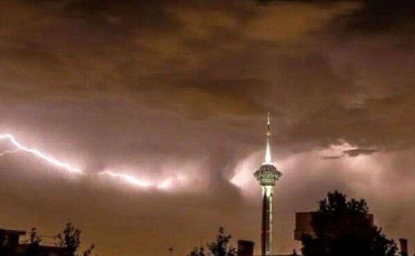 طوفان سه شنبه شب تهران ۶ مصدوم داشت طوفان سه شنبه شب تهران ۶ مصدوم داشت