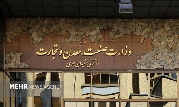 جدال خودروسازان با وزارت صمت بر سر قیمت خودرو جدال خودروسازان با وزارت صمت بر سر قیمت خودرو