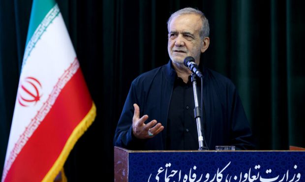 پزشکیان: وحدت و انسجام ملی، پاسخ قاطع ایران به توطئههای دشمن است پزشکیان: وحدت و انسجام ملی، پاسخ قاطع ایران به توطئههای دشمن است