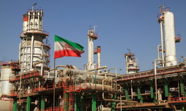 چرا ایران هنوز در صنعت نفت خام فروش است؟