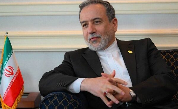 عراقچی: ترامپ نمیتواند همزمان رئیسجمهور صلح و جنگ باشد عراقچی: ترامپ نمیتواند همزمان رئیسجمهور صلح و جنگ باشد