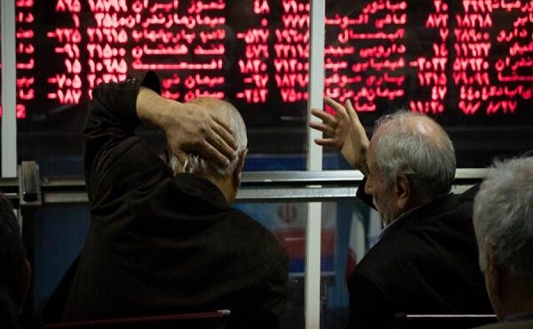 عقب نشینی شاخص کل به ۳.۲ میلیون واحد
