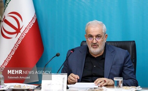 علی آبادی: وزارت نیرو ۱۱ هزار مگاوات برق پاک به شبکه می‌افزاید