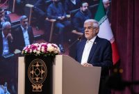 عارف: تورم تصمیم‌گیری‌ها زمینه را برای فساد فراهم می‌کند